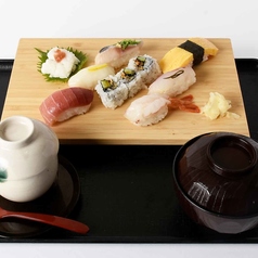 握り、天ぷら、定食を新鮮なネタでご提供♪