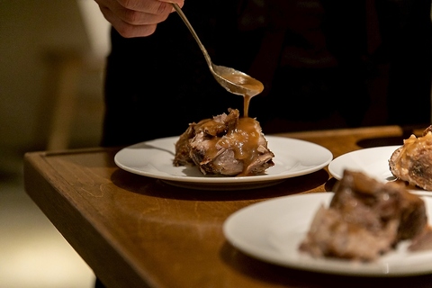 シェフが創る季節の料理をお楽しみください