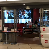 デザイナーが手掛けた店内