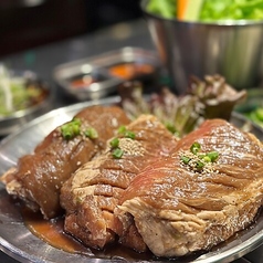 新定番の「豚カルビ」を味わう本場の韓国焼肉