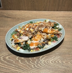 自家製トマトドレッシングとしっとり鶏むね肉のザクザクグリーンサラダ