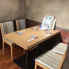 3名から4名様（最大5名）でご利用できるテーブル席です。(土足不可）