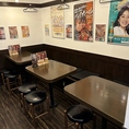 6名様まで着席可能なテーブル席は、ご友人同士や会社帰りの飲み会にピッタリなお席です！広々とした設計で、ゆったりと会話やお食事を楽しんでいただけます。親しい仲間との賑やかな宴会ご利用ください。