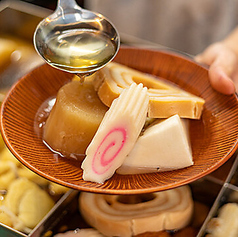 旬の食材を活かした刺身と名物おでんの魅力が光る