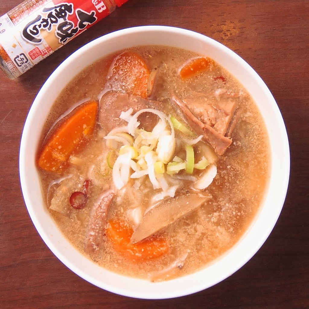 新名物！凸凹夫婦が開発した奇跡の＜もつ煮込み＞580円(税込)は絶対食べてほしい一品！