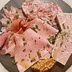 1番人気！バルセブンのシャルキュトリー盛り合わせ