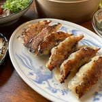 あなたはにんにくマシマシ派？ナシナシ派？その日の気分でお選びいただける餃子はテイクアウトもOK！