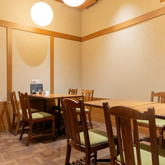 【８名×１】落ち着いた雰囲気の個室をご用意しております。特別な場面にふさわしい空間で、周囲を気にせずゆったりとお食事をお楽しみいただけます◎和の趣を感じるしつらえが、会話をより一層引き立てます。ご宴会やお食事会にピッタリな個室です！
