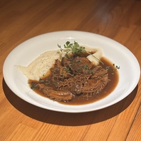 じっくり煮込んだトリッパと牛すじの煮込み