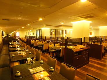 和洋酒菜 グランカフェ ホテルサン沖縄内の雰囲気1