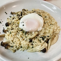 いろいろキノコ～ポーチドエッグのせ～リゾット