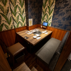 キレイな店内でお食事をお楽しみください。半個室のご用意もございます。