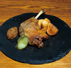 柔らか骨付き鶏肉のコンフィ