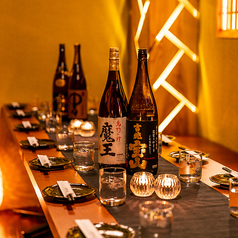 こだわりの店内は、扉付き個室を多数完備！落ち着きある大人の隠れ家空間をご提供致します。各種宴会にオススメの飲み放題付コースは4400円(税込)～ご用意！お手頃価格でご案内いたしますので、肩を張らずご来店ください。デートや接待でのご利用、団体様での歓送迎会、同窓会にもおすすめです。