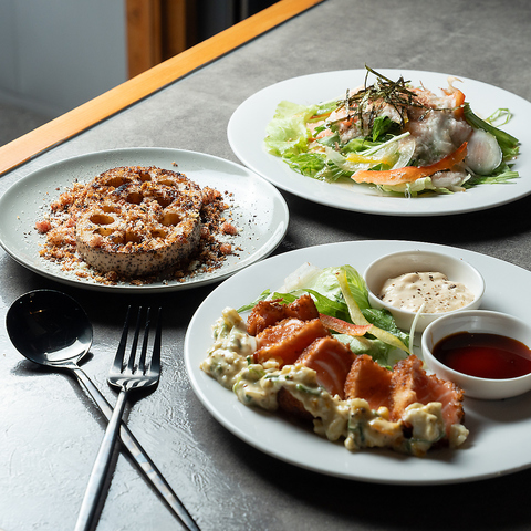 見た目から楽しめるメニュー多数♪女子会におすすめの創作バル