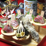 築地直送の新鮮な鮮魚を使用したお刺身もご用意しております！美しい盛り付けもお楽しみください。