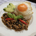 料理メニュー写真 ガパオムー　Holy Basil Pork Leg