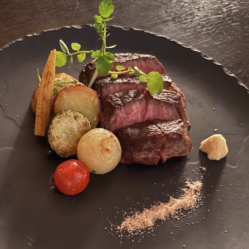 バリエーション豊富な肉料理もご用意★素材ごとに異なる食感や美味しさが存分にお楽しみいただけます