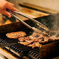 【肉料理へのこだわり】肉の旨みを引き出すグリル