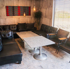 ゆったりとくつろぎながらお食事可能です。