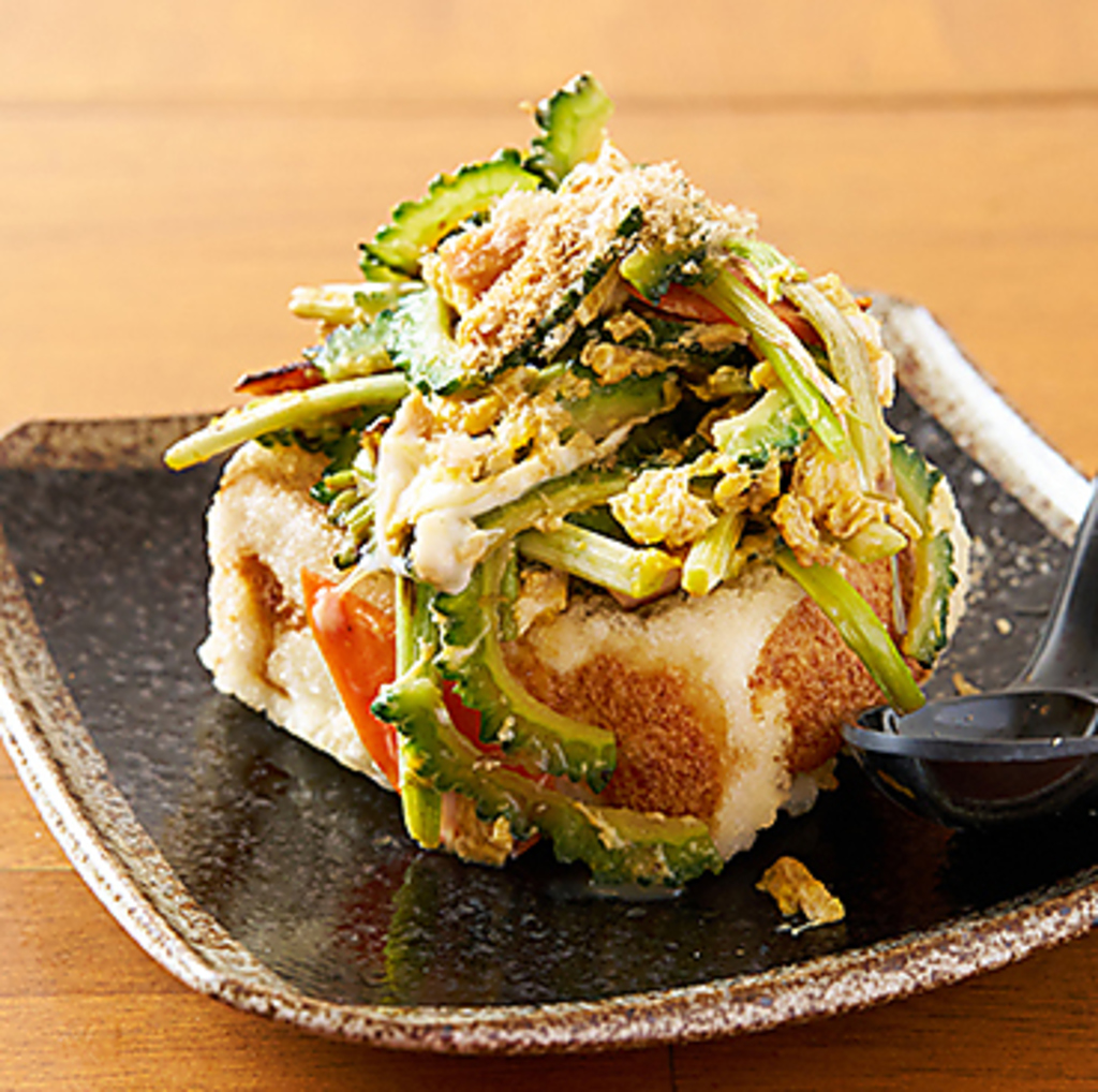 苦みと甘みが絶妙に絡み合う豆腐とゴーヤのチャンプルー♪沖縄の家庭料理がおなかと心を満たします◎