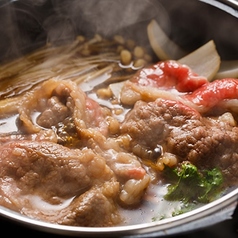 お肉本来の甘みと柔らかさを堪能できる特製すき焼き