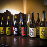 焼酎も日本酒も数十種類ご準備しております。絶品料理と一緒にお楽しみ下さい！