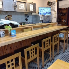 ママとお話しながら食事ができるカウンター席♪