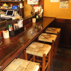 カウンター席がございます。お一人様でもご利用可能です。仕事帰りのサク飲みやお1人様、少人数でのお食事にもおすすめです。