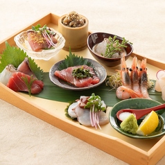 旬の鮮魚を使用したお造りを是非名駅でご堪能ください♪