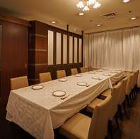 多彩な個室完備、ホテルならではの上質空間