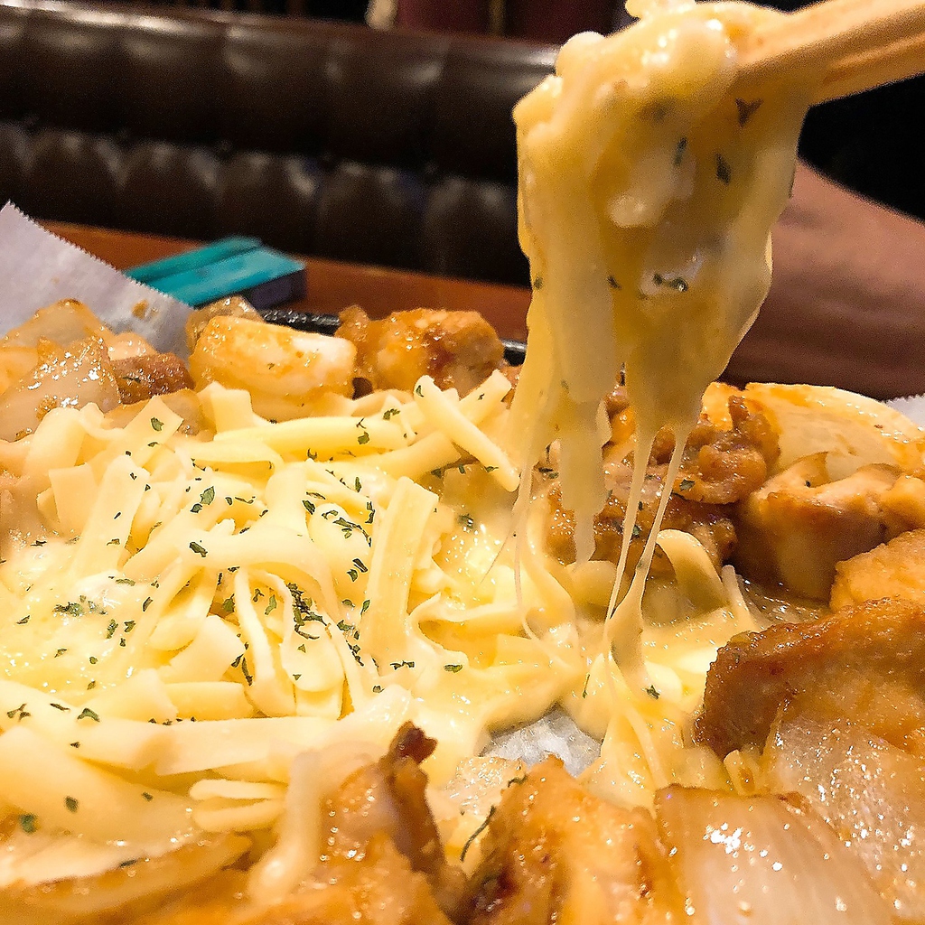 数量限定☆　トロ～リチーズに炭火鶏を絡めて・・フーフーしてお召し上がりくださいね☆