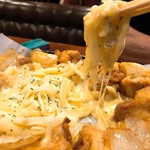 数量限定☆　トロ～リチーズに炭火鶏を絡めて・・フーフーしてお召し上がりくださいね☆