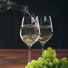 自慢の肉バル料理によく合うこだわったドリンク♪