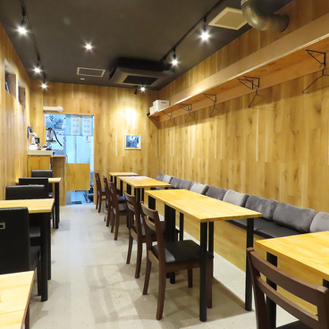 串焼酒場とし 上野御徒町店の雰囲気1