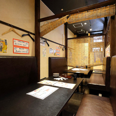 落ち着いた雰囲気で藁焼きの料理を楽しめる席♪2名様～最大40名様までOK！少人数でも大人数でもOK♪