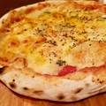 料理メニュー写真 チーズ好きの方へ　5種のチーズピッツァ