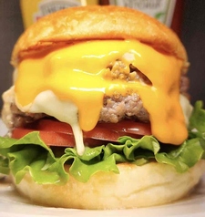 リッチチーズ３８５バーガー