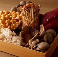 季節の食材を仕入れ、ご提供。