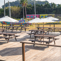 雨天時には簡易屋根を展開可能です。