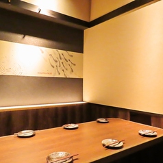 誕生日会や女子会、合コンなどにおすすめの6名様用個室です。完全個室や半個室は人気のお席となっておりますので、ご利用をお希望のお客様はお早めにご予約ください！