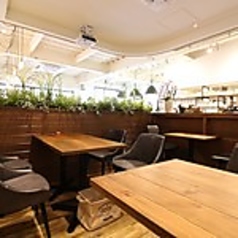 仲間と囲むテーブルで、心地よいひとときを。