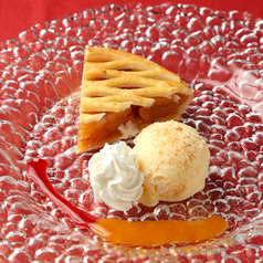 アップルパイとシナモン風味のバニラアイス