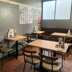 店内には様々な人数に対応できるテーブル席をたっぷり19卓ご用意!開放感抜群の広々とした空間で、仲間とワイワイ楽しい時間をお過ごしいただけます♪お仕事帰りのサク飲みから、気の置けない友人との飲み会、女子会まで、どんなシーンでも大活躍間違いなしの酒場です★