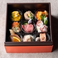 料理メニュー写真 色鮮やかな9種の前菜タパスBOX