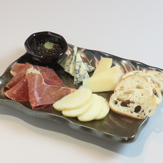 スペイン産生ハムと3種のチーズ盛り合わせ