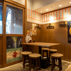 5名様テーブル席。会社帰りや友人との飲み会、お食事におススメです