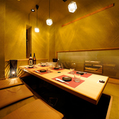 《少人数用・団体用…個室充実♪》当店のお席はプライベート利用にも、宴会シーンにも最適な個室のお席をご用意しております♪2名様での個室のご利用もOK！さらに中団体、会社宴会などの団体様にもぴったりな掘りごたつのお座敷個室もご用意♪宴会・飲み会・歓送迎会・ママ会・昼宴会に！