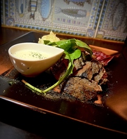 週替りのおすすめ料理は思わず唸る一品です。