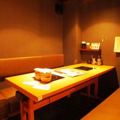 優しい照明の空間は女子会にもおすすめ◎！気心知れた仲間と国産野菜と厳選されたお肉をご堪能下さい